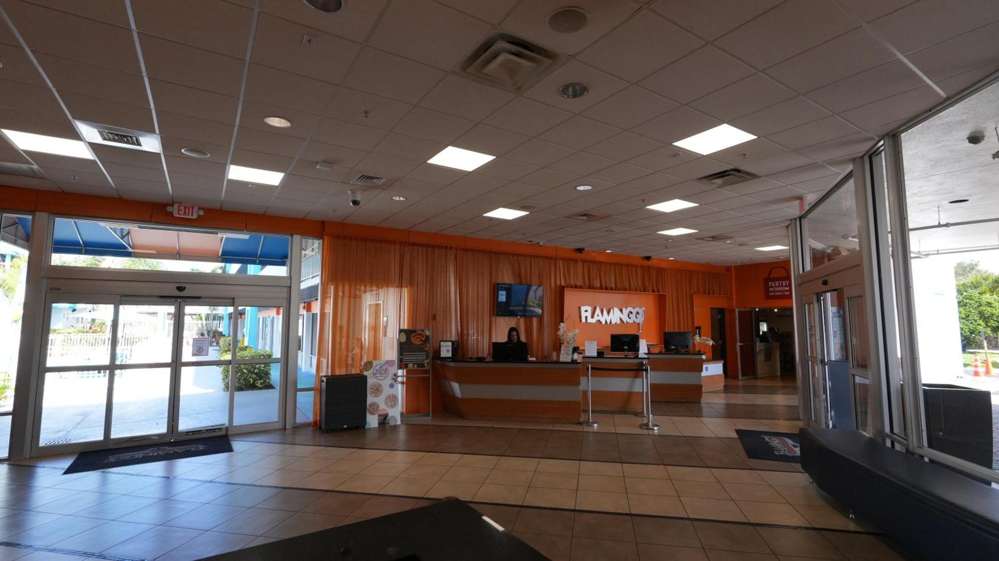 Ramada By Wyndham Flamingo Water Park Hotel Kissimmee Exterior photo