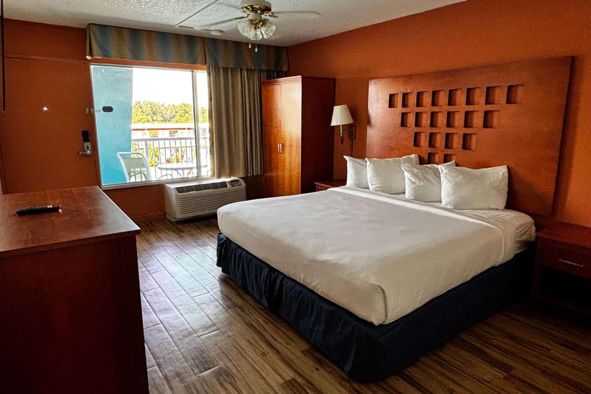 Ramada By Wyndham Flamingo Water Park Hotel Kissimmee Exterior photo