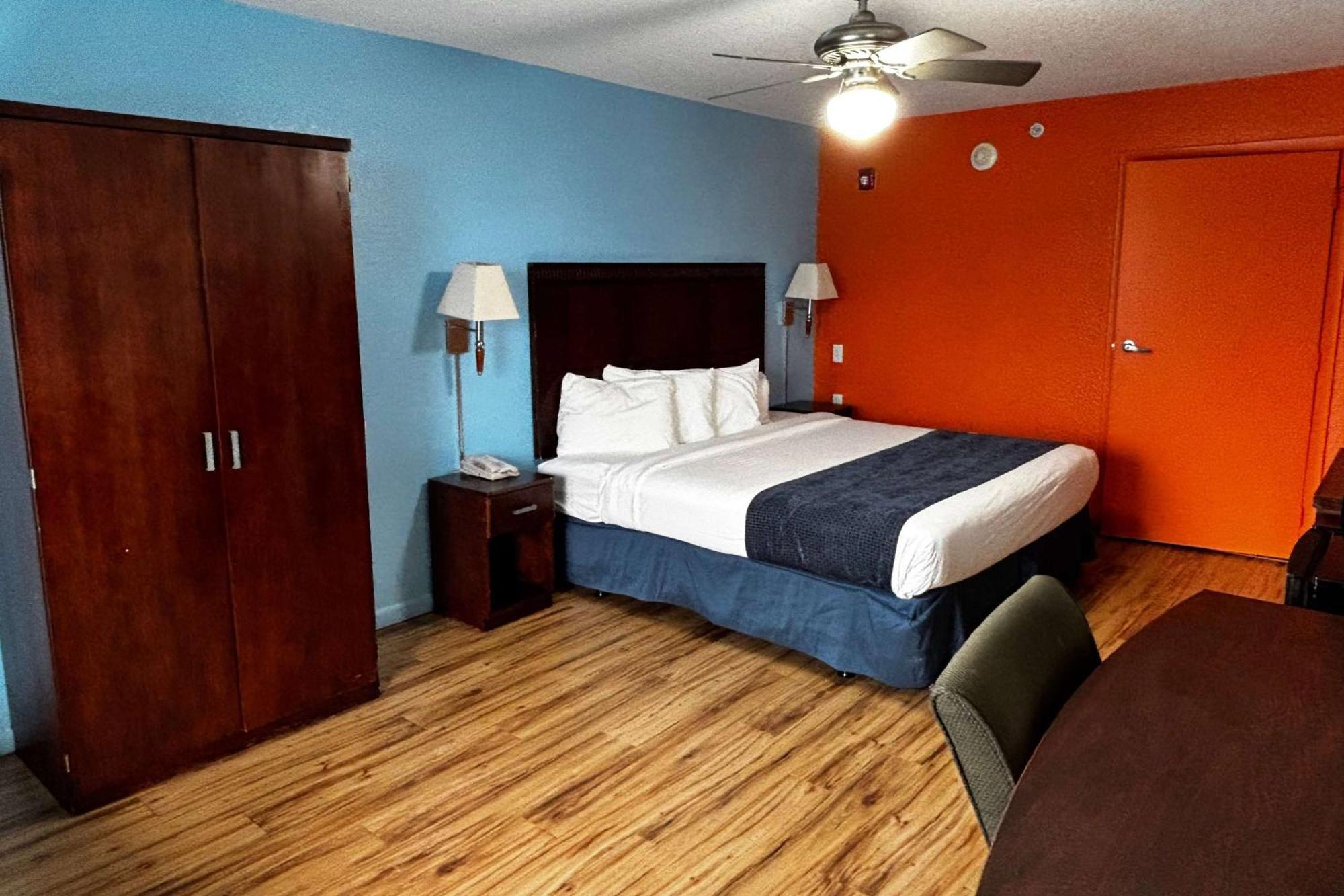 Ramada By Wyndham Flamingo Water Park Hotel Kissimmee Exterior photo