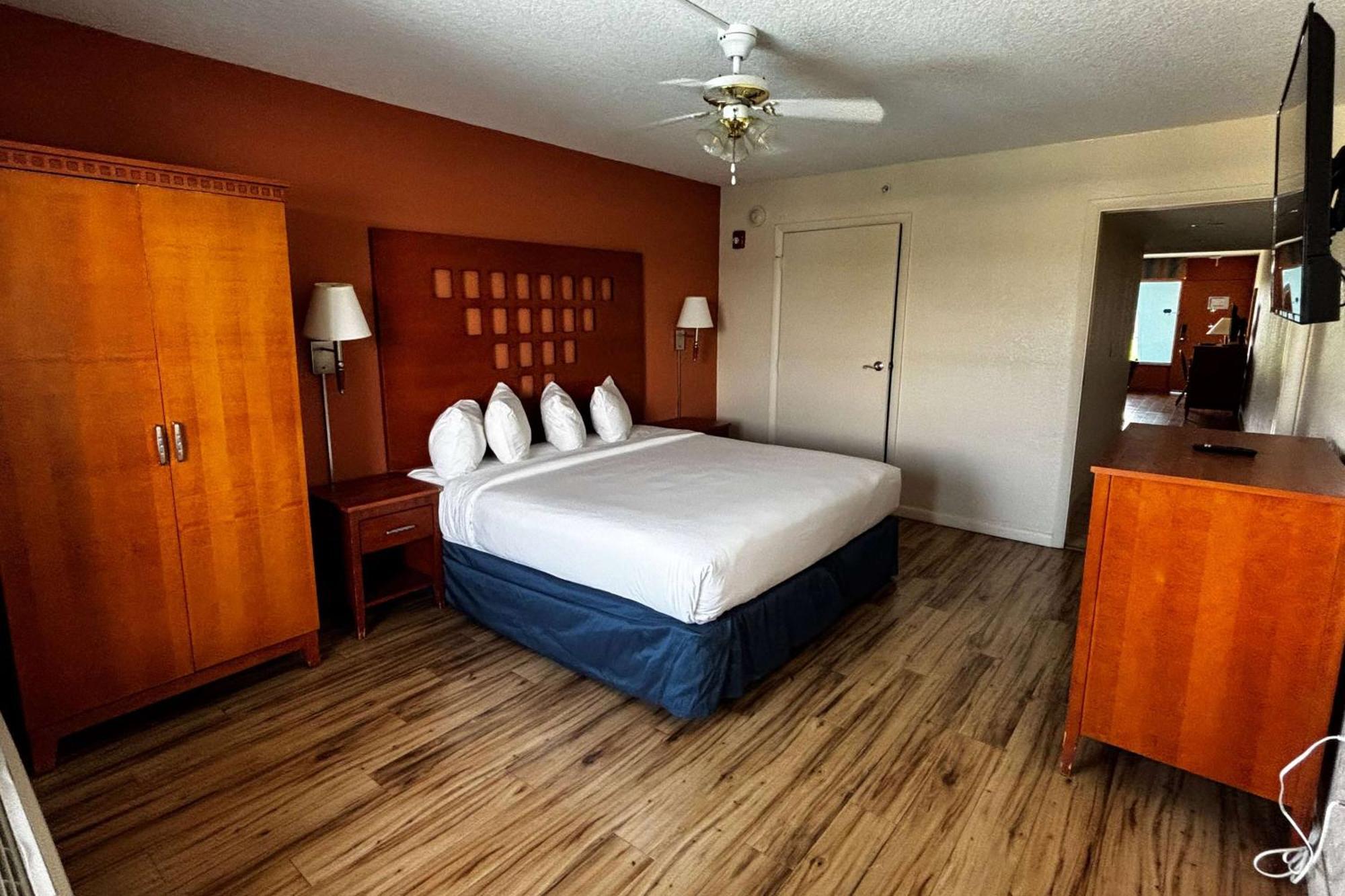 Ramada By Wyndham Flamingo Water Park Hotel Kissimmee Exterior photo