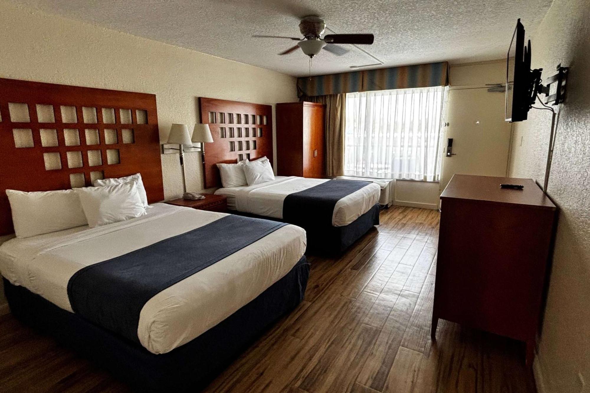 Ramada By Wyndham Flamingo Water Park Hotel Kissimmee Exterior photo