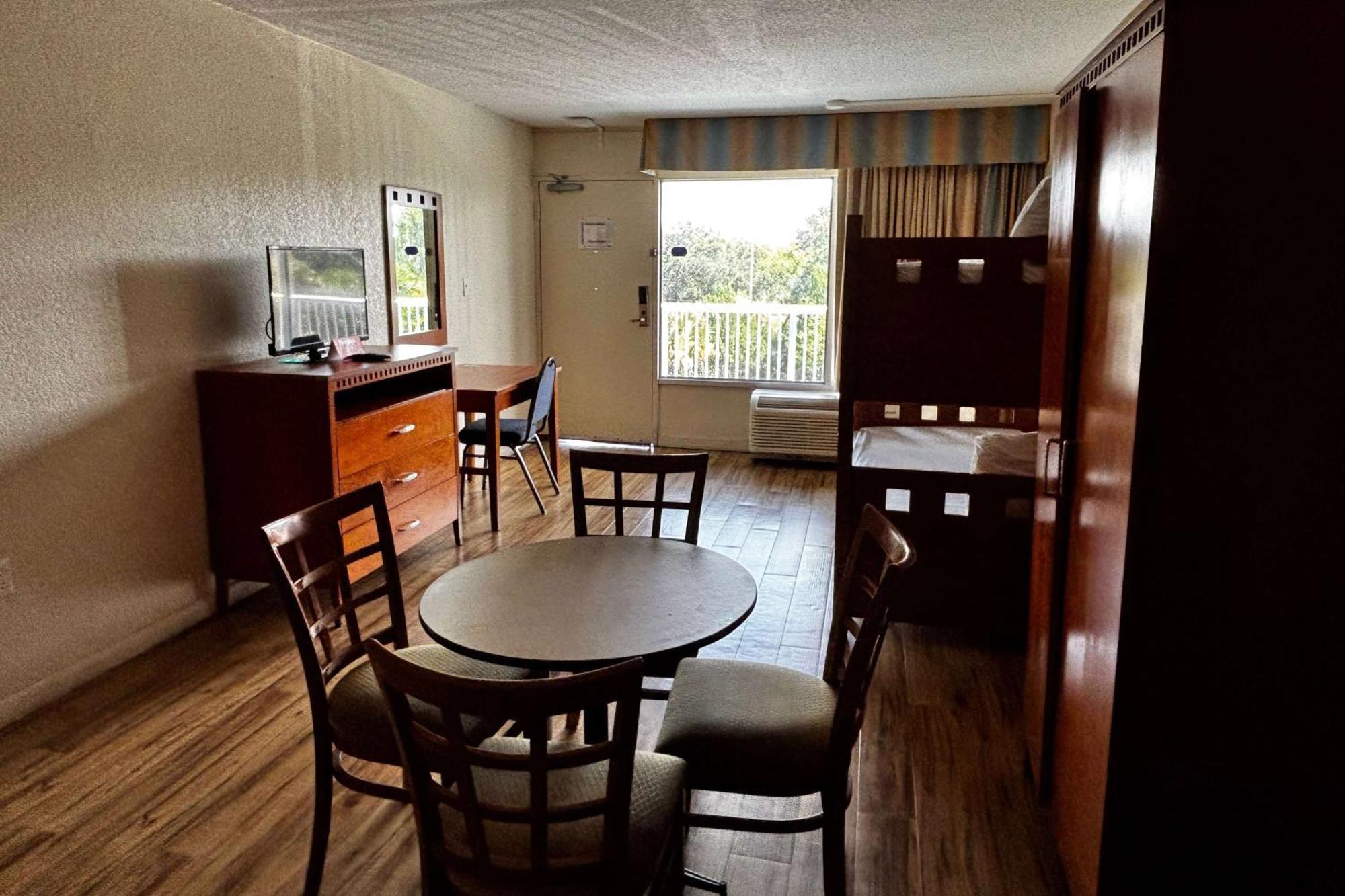 Ramada By Wyndham Flamingo Water Park Hotel Kissimmee Exterior photo